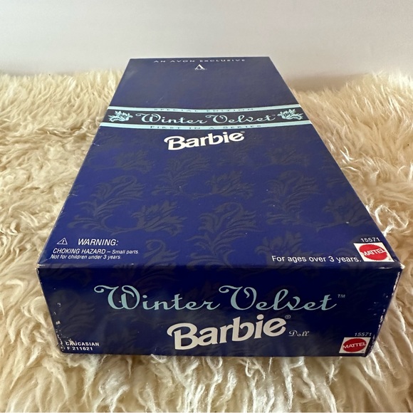 Vintage New in Box Winter Velvet Barbie Doll - Picture 9 of 13